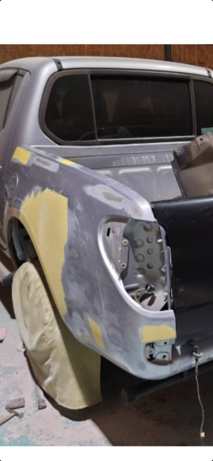 三菱　トライトン　中事故