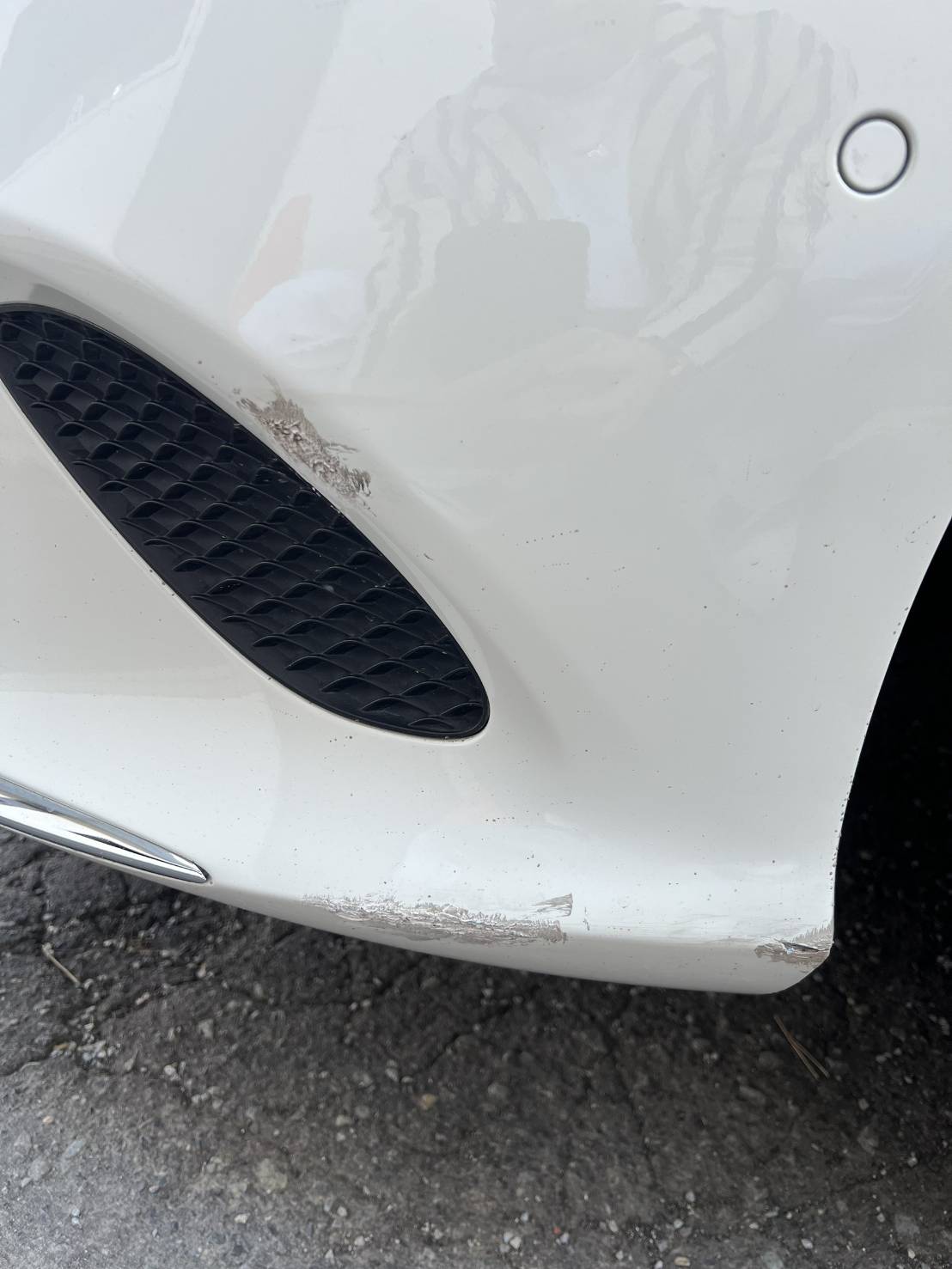 ベンツ　フロントバンパー修理　低予算相談での作業